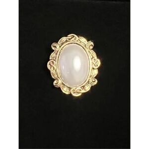 Elegant Brooch Collection – Vintage Faux Pearl, Carrette by Ganz, and Kenneth Co
